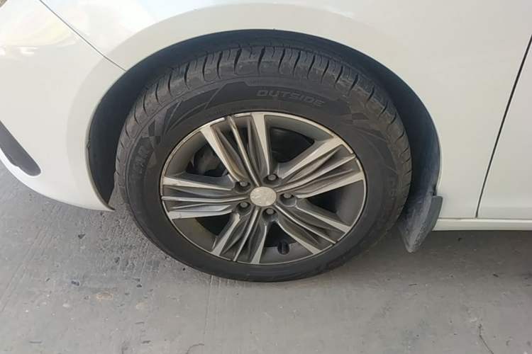 Used Peugeot 308 2018 1.6L Automatic Luxury Edition Left Front Wheel Hub