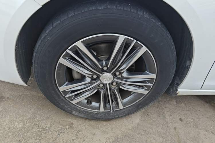 Used Peugeot 308 2018 1.6L Automatic Luxury Edition Left Front Wheel Hub