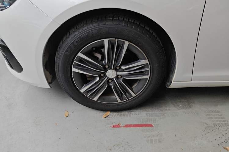 Used Peugeot 308 2018 1.6L Automatic Luxury Edition Left Front Wheel Hub