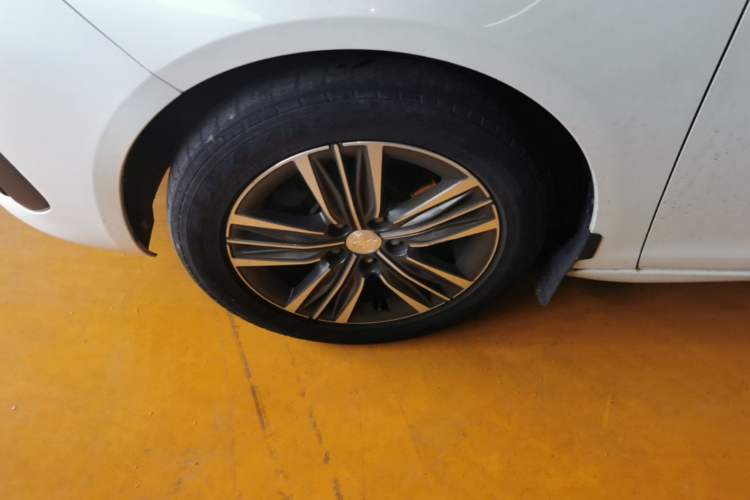 Used Peugeot 308 2018 1.6L Automatic Luxury Edition Left Front Wheel Hub