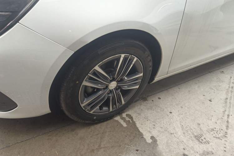Used Peugeot 308 2018 1.6L Automatic Luxury Edition Left Front Wheel Hub