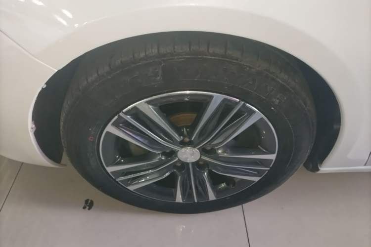 Used Peugeot 308 2018 1.6L Automatic Luxury Edition Left Front Wheel Hub