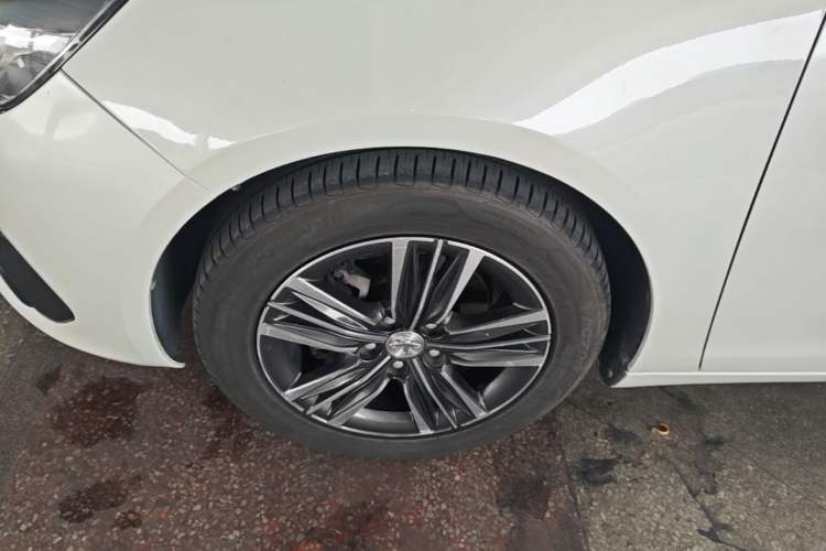 Used Peugeot 308 2018 1.6L Automatic Luxury Edition Left Front Wheel Hub