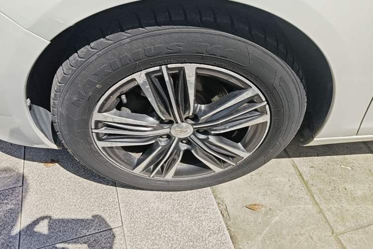 Used Peugeot 308 2018 1.6L Automatic Luxury Edition Left Front Wheel Hub