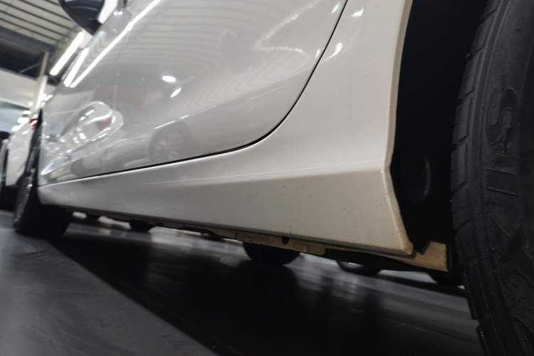 Used Peugeot 308 2018 1.6L Automatic Luxury Edition Left Side Sill