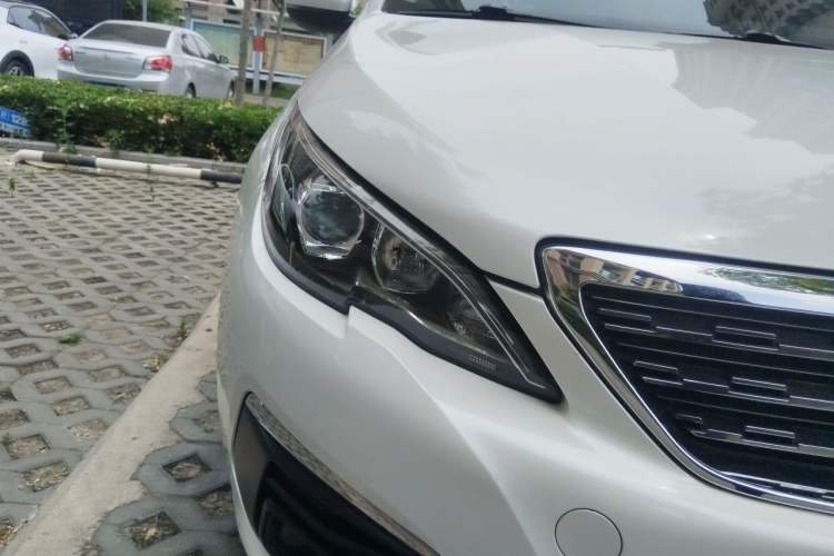Used Peugeot 308 2018 1.6L Automatic Luxury Edition Right Front Headlight