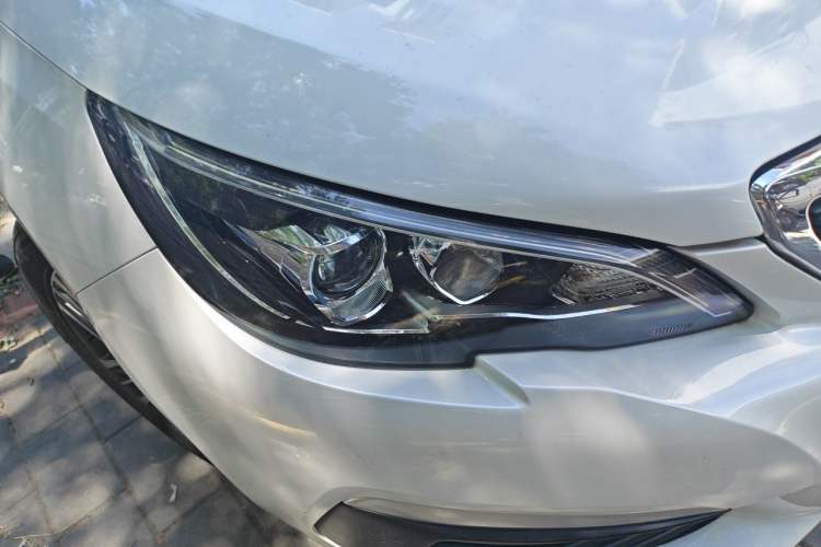 Used Peugeot 308 2018 1.6L Automatic Fashion Edition Right Front Headlight