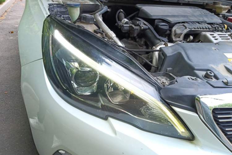 Used Peugeot 308 2018 230THP Automatic Luxury Edition Right Front Headlight