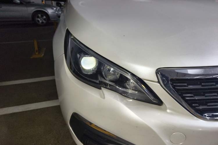 Used Peugeot 308 2018 1.6L Automatic Luxury Edition Right Front Headlight