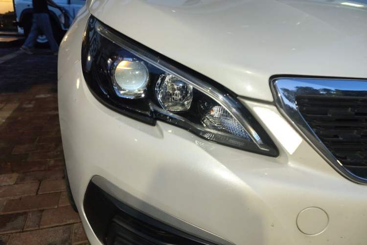 Used Peugeot 308 2018 1.6L Automatic Fashion Edition Right Front Headlight