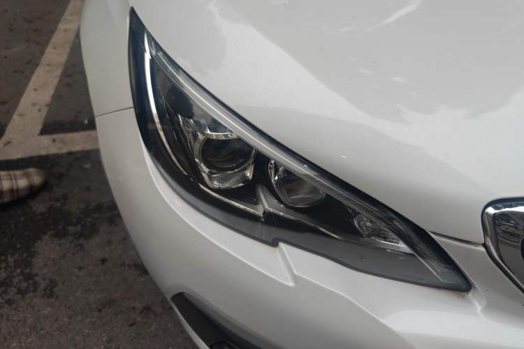 Used Peugeot 308 2018 1.6L Manual Fashion Edition Right Front Headlight
