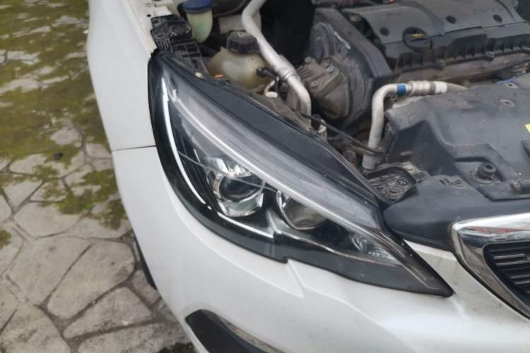 Used Peugeot 308 2018 1.6L Automatic Luxury Edition Right Front Headlight