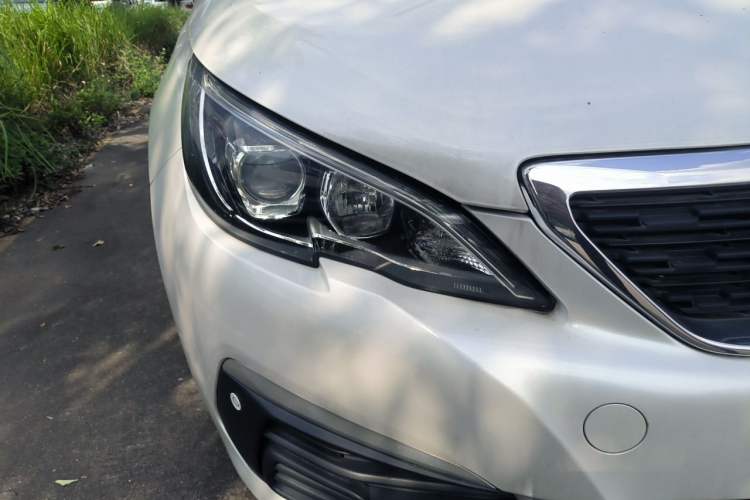 Used Peugeot 308 2018 1.6L Manual Fashion Edition Right Front Headlight