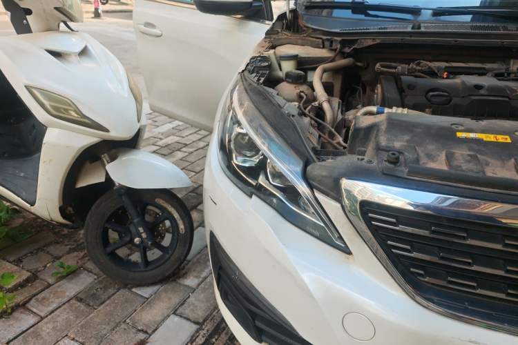 Used Peugeot 308 2018 1.6L Automatic Luxury Edition Right Front Headlight