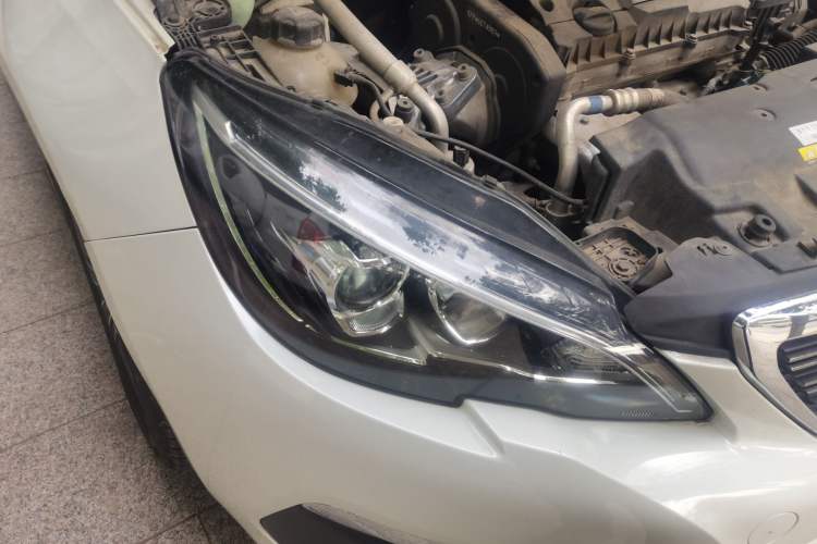 Used Peugeot 308 2018 1.6L Automatic Luxury Edition Right Front Headlight