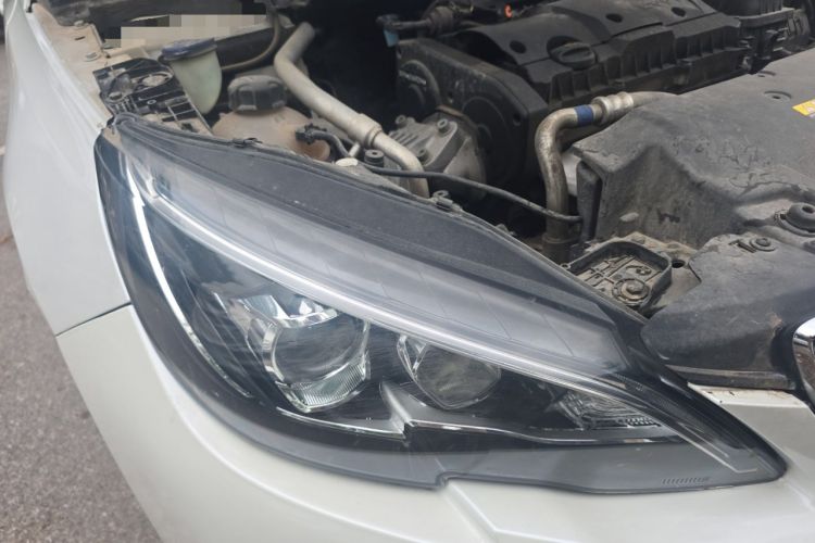 Used Peugeot 308 2018 1.6L Automatic Luxury Edition Right Front Headlight
