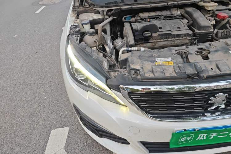 Used Peugeot 308 2018 1.6L Automatic Luxury Edition Right Front Headlight