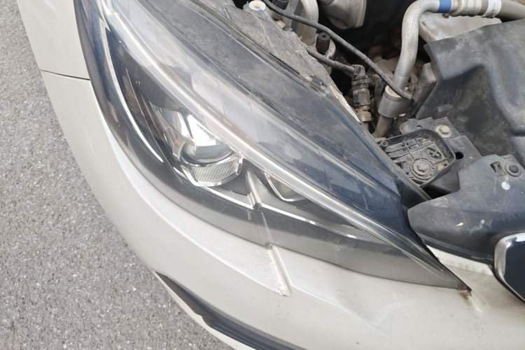 Used Peugeot 308 2018 1.6L Automatic Luxury Edition Right Front Headlight