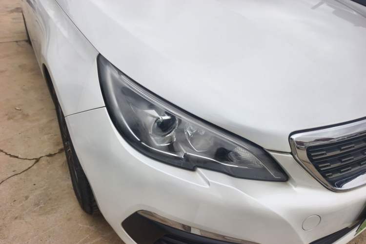 Used Peugeot 308 2018 1.6L Automatic Luxury Edition Right Front Headlight