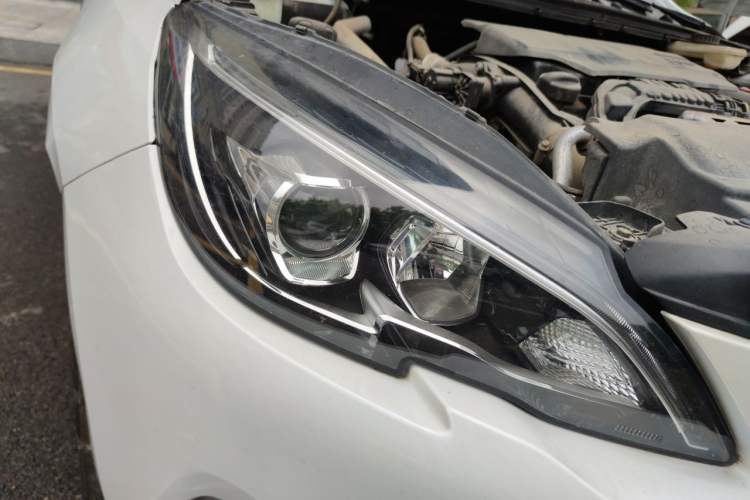 Used Peugeot 308 2018 230THP Automatic Luxury Edition Right Front Headlight