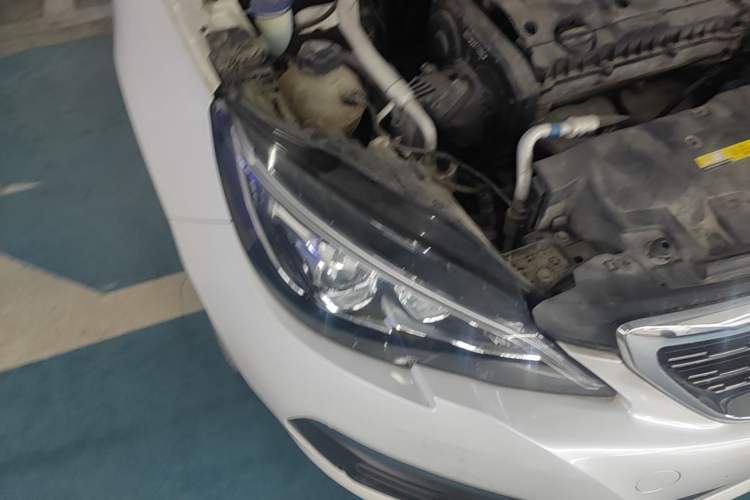 Used Peugeot 308 2018 1.6L Automatic Luxury Edition Right Front Headlight
