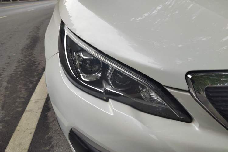 Used Peugeot 308 2018 1.6L Manual Fashion Edition Right Front Headlight