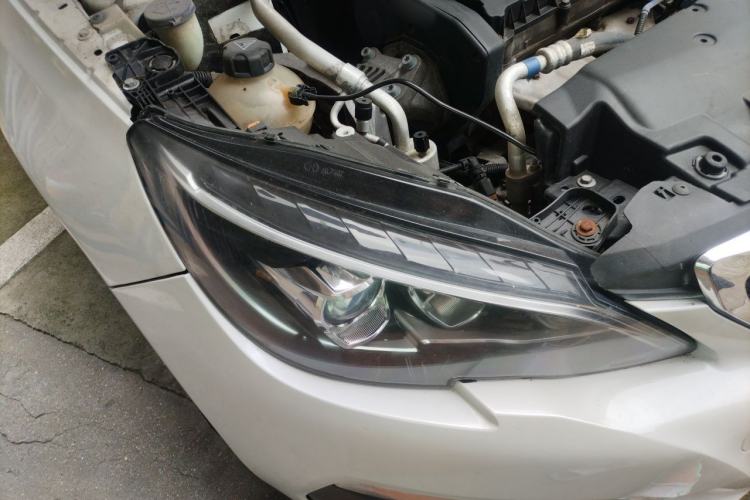 Used Peugeot 308 2018 1.6L Automatic Luxury Edition Right Front Headlight
