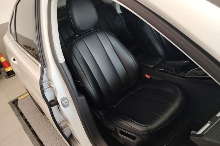 Used Peugeot 308 2018 1.6L Automatic Luxury Edition Right Front Seat