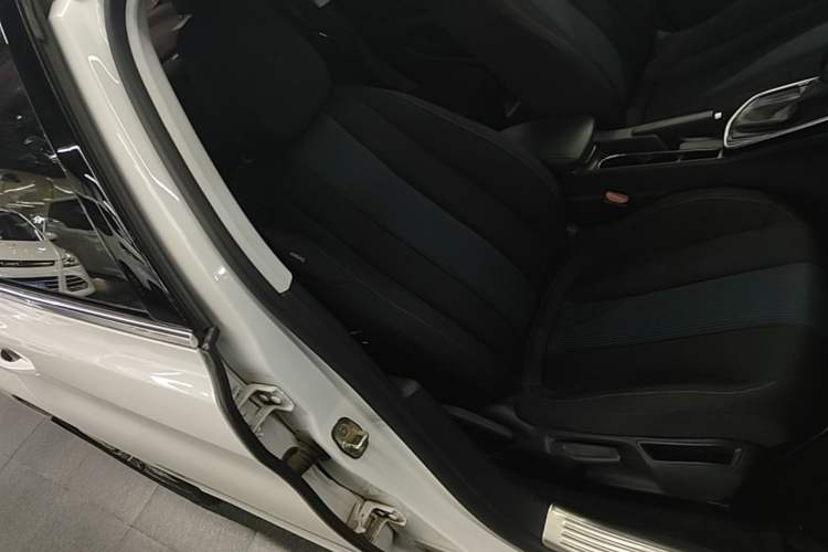 Used Peugeot 308 2018 230THP Automatic Luxury Edition Right Front Seat