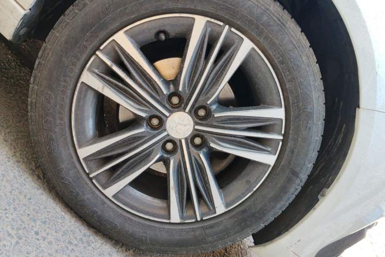 Used Peugeot 308 2018 1.6L Automatic Luxury Edition Right Front Wheel Hub