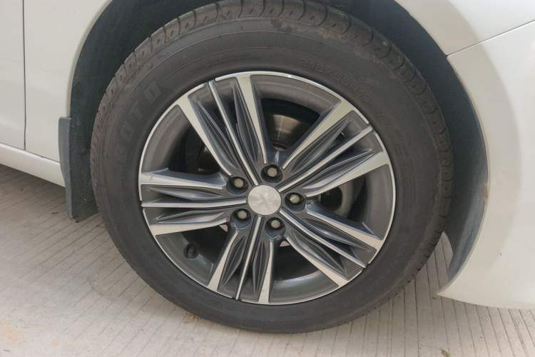 Used Peugeot 308 2018 1.6L Automatic Luxury Edition Right Front Wheel Hub