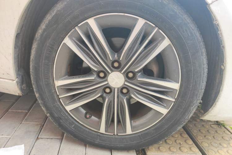 Used Peugeot 308 2018 1.6L Automatic Luxury Edition Right Front Wheel Hub
