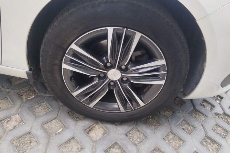 Used Peugeot 308 2018 1.6L Automatic Luxury Edition Right Front Wheel Hub