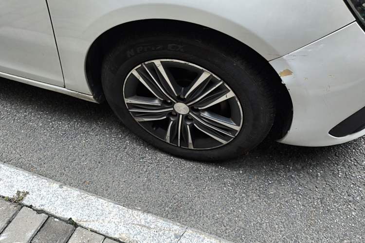 Used Peugeot 308 2018 1.6L Automatic Luxury Edition Right Front Wheel Hub