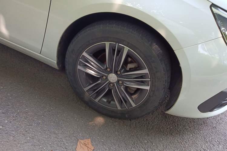 Used Peugeot 308 2018 230THP Automatic Luxury Edition Right Front Wheel Hub