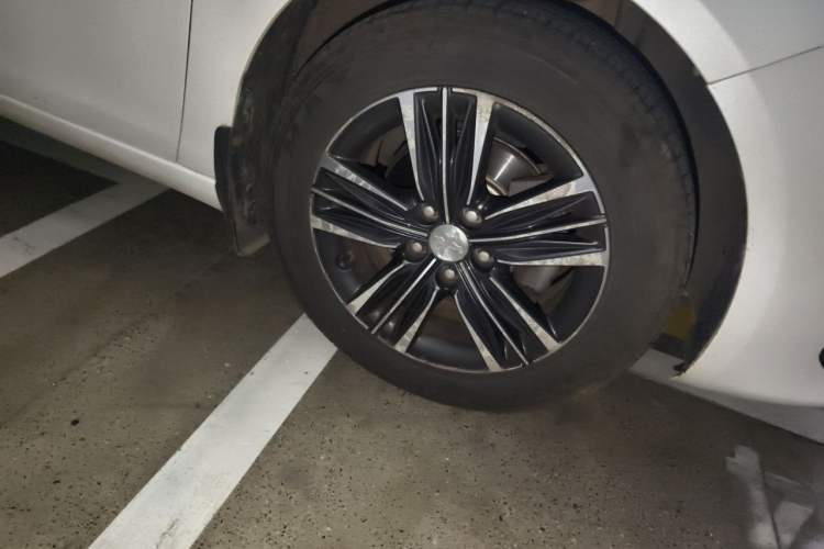 Used Peugeot 308 2018 1.6L Automatic Luxury Edition Right Front Wheel Hub