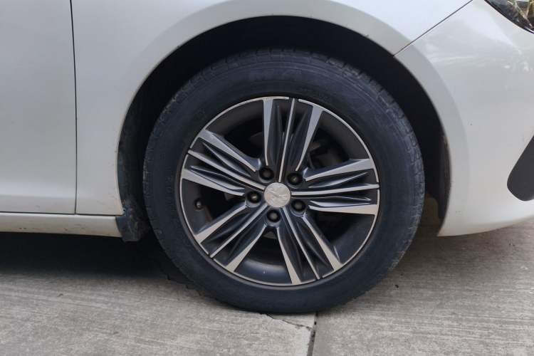 Used Peugeot 308 2018 1.6L Automatic Luxury Edition Right Front Wheel Hub