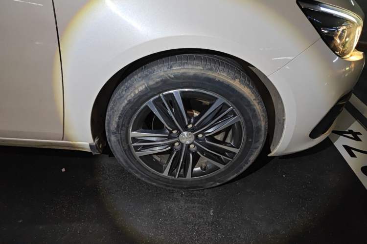 Used Peugeot 308 2018 230THP Automatic Luxury Edition Right Front Wheel Hub
