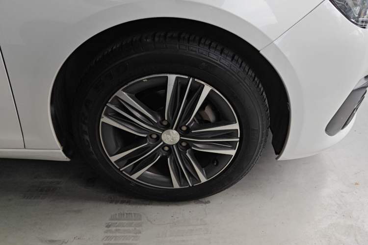 Used Peugeot 308 2018 1.6L Automatic Luxury Edition Right Front Wheel Hub