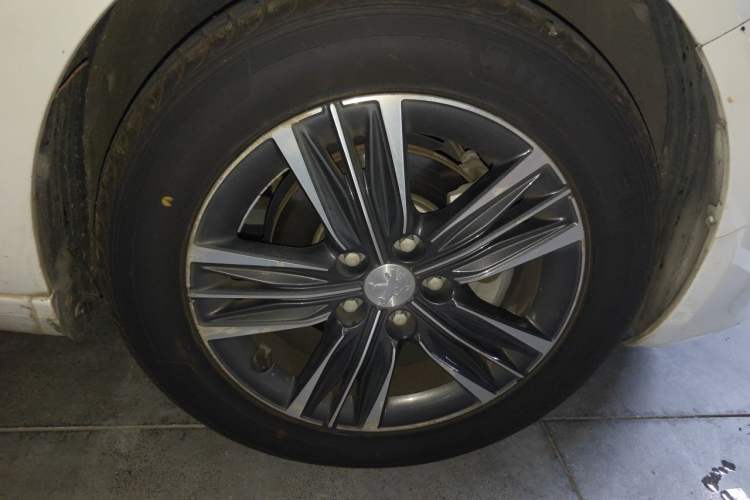Used Peugeot 308 2018 1.6L Automatic Luxury Edition Right Front Wheel Hub