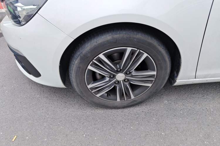 Used Peugeot 308 2018 230THP Automatic Luxury Edition Right Front Wheel Hub