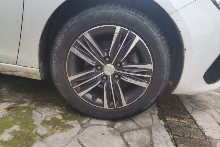 Used Peugeot 308 2018 1.6L Automatic Luxury Edition Right Front Wheel Hub