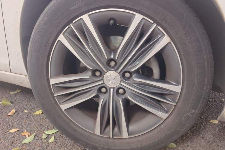 Used Peugeot 308 2018 230THP Automatic Luxury Edition Right Front Wheel Hub