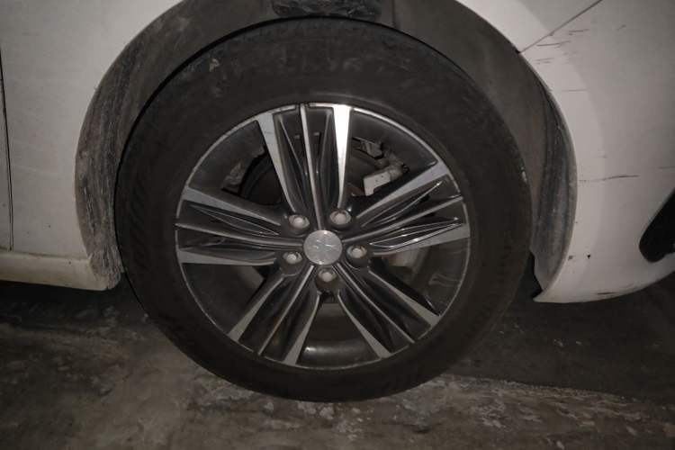 Used Peugeot 308 2018 1.6L Automatic Luxury Edition Right Front Wheel Hub