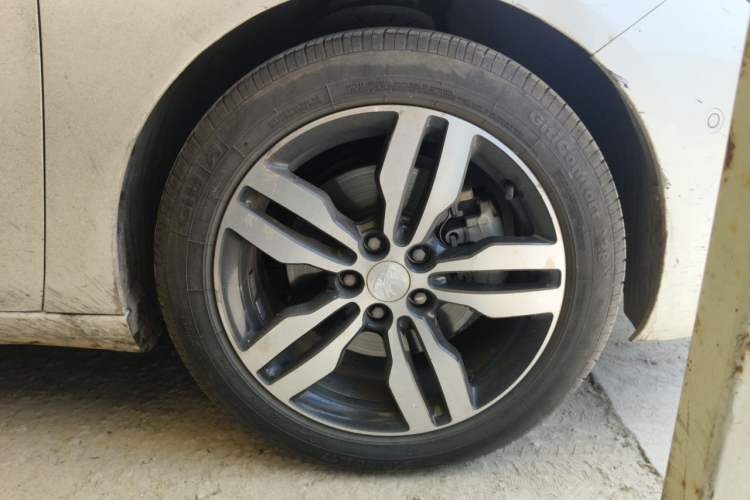 Used Peugeot 308 2018 350THP Automatic Prestige Edition Right Front Wheel Hub