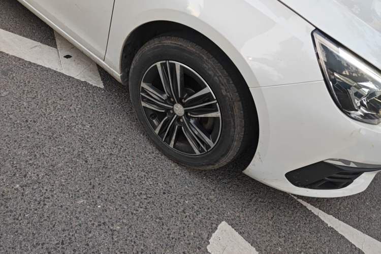 Used Peugeot 308 2018 1.6L Automatic Luxury Edition Right Front Wheel Hub