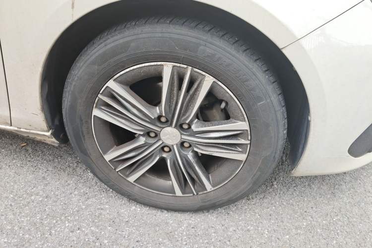 Used Peugeot 308 2018 1.6L Automatic Luxury Edition Right Front Wheel Hub