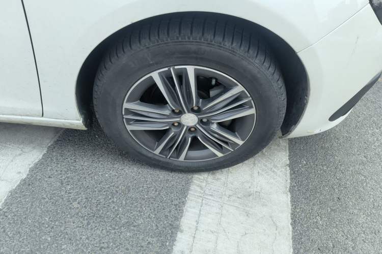 Used Peugeot 308 2018 1.6L Automatic Luxury Edition Right Front Wheel Hub