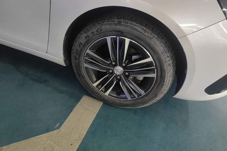 Used Peugeot 308 2018 1.6L Automatic Luxury Edition Right Front Wheel Hub