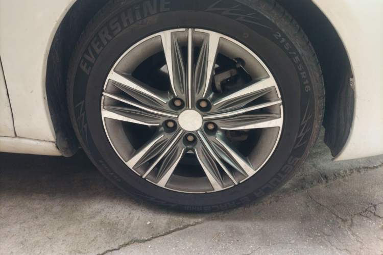 Used Peugeot 308 2018 1.6L Automatic Luxury Edition Right Front Wheel Hub